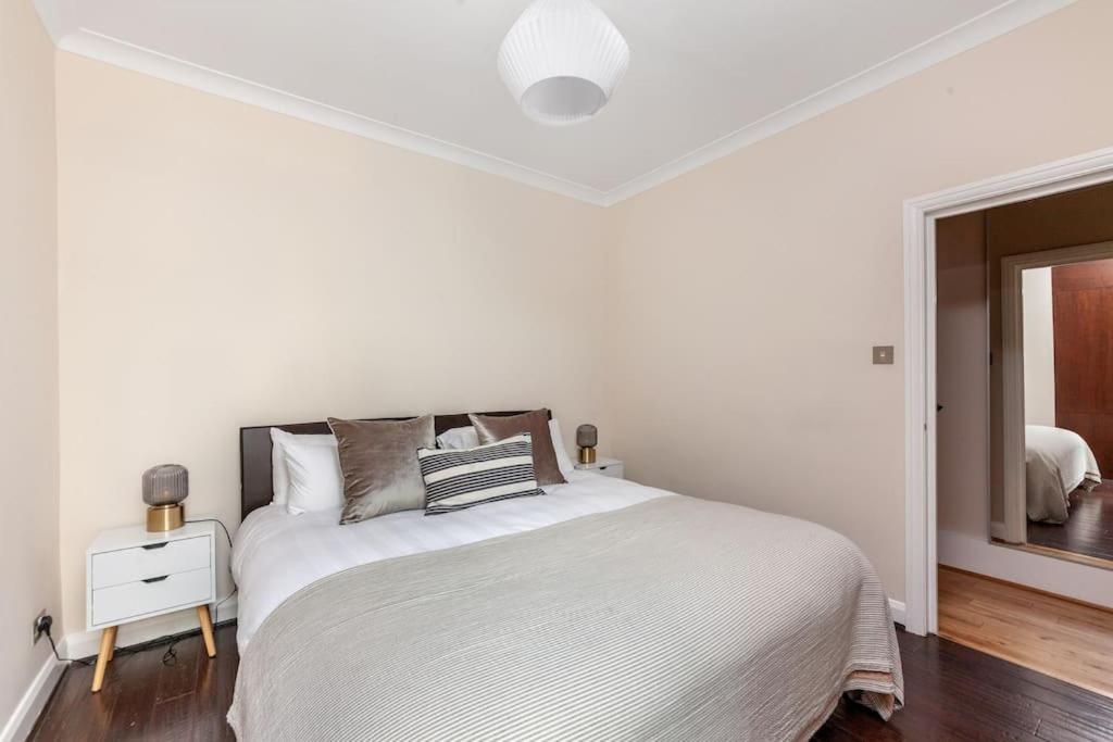 Chic&charming Chelsea 2 Bed Flat * Londra